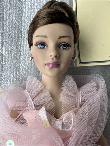 Tonner 2004 she walks - she, in